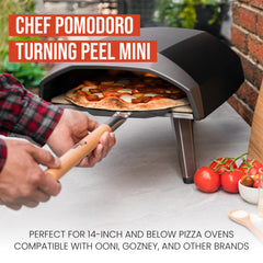 Chef Pomodoro en action four illustrant rotation précise et cuisson homogène