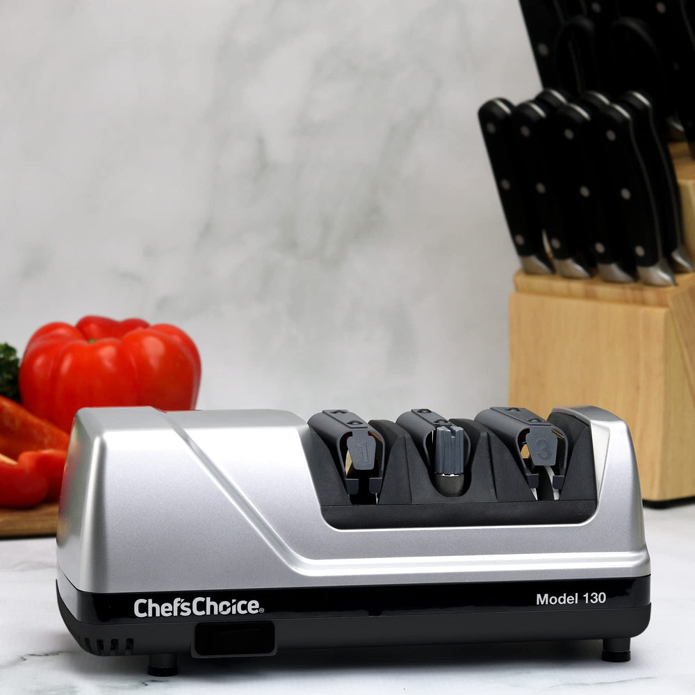 Chef's Choice étape trois en action pour un polissage brillant de lame