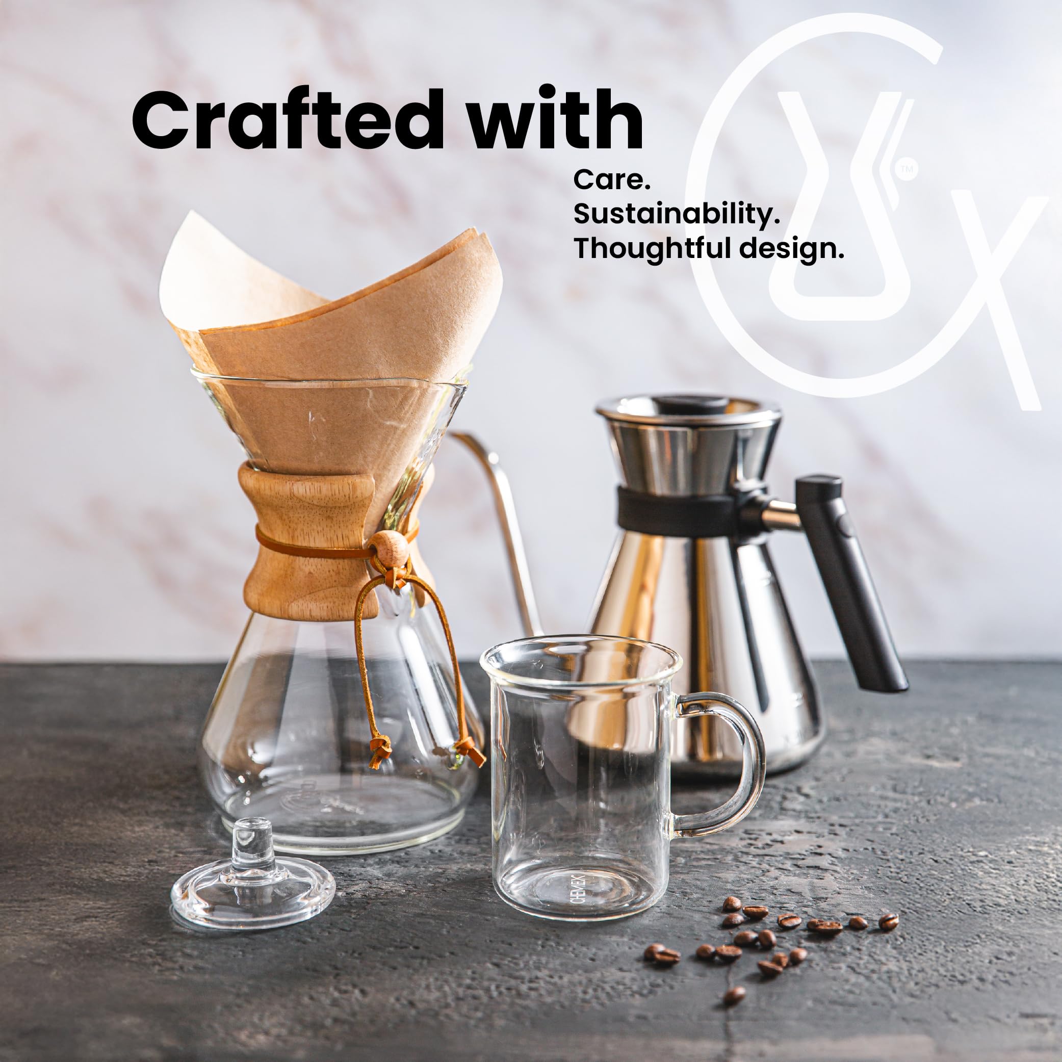 Chemex filtre à l'échelle tenue en main montrant dimensions pratiques