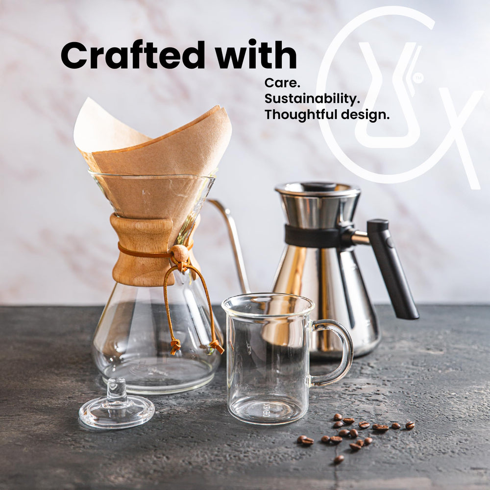 Chemex filtre à l'échelle tenue en main montrant dimensions pratiques