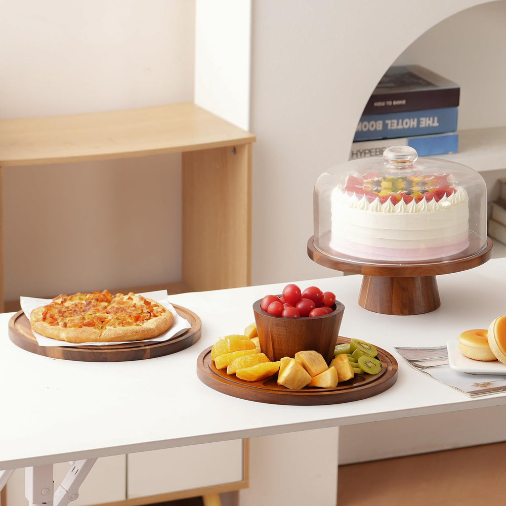 ChilkukUie présentoir posé sur une table de fête, met en valeur les desserts