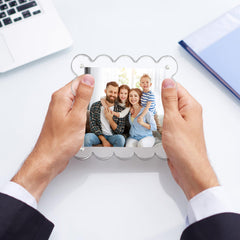 Chivalral cadre posé sur bureau illustrant présentation instantanée