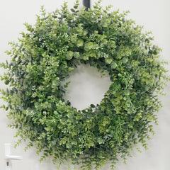 Chiyinbao couronne accrochée sur mur intérieur apporte verdure