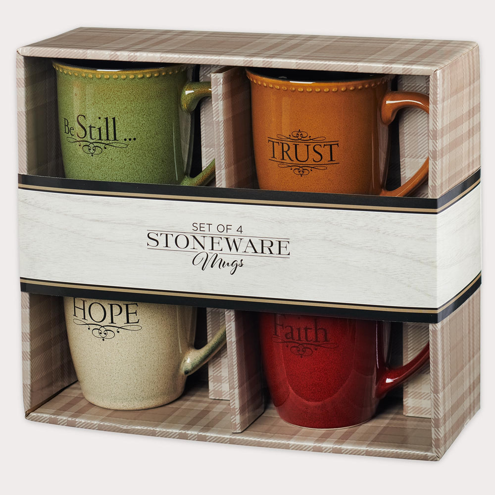Christian Art Gifts mugs disposés sur une table de petit-déjeuner pour une ambiance chaleureuse