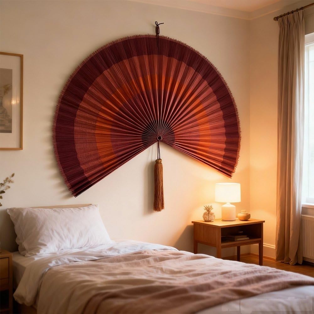ChumDecor éventail à côté d'une échelle pour comparer l'échelle réelle