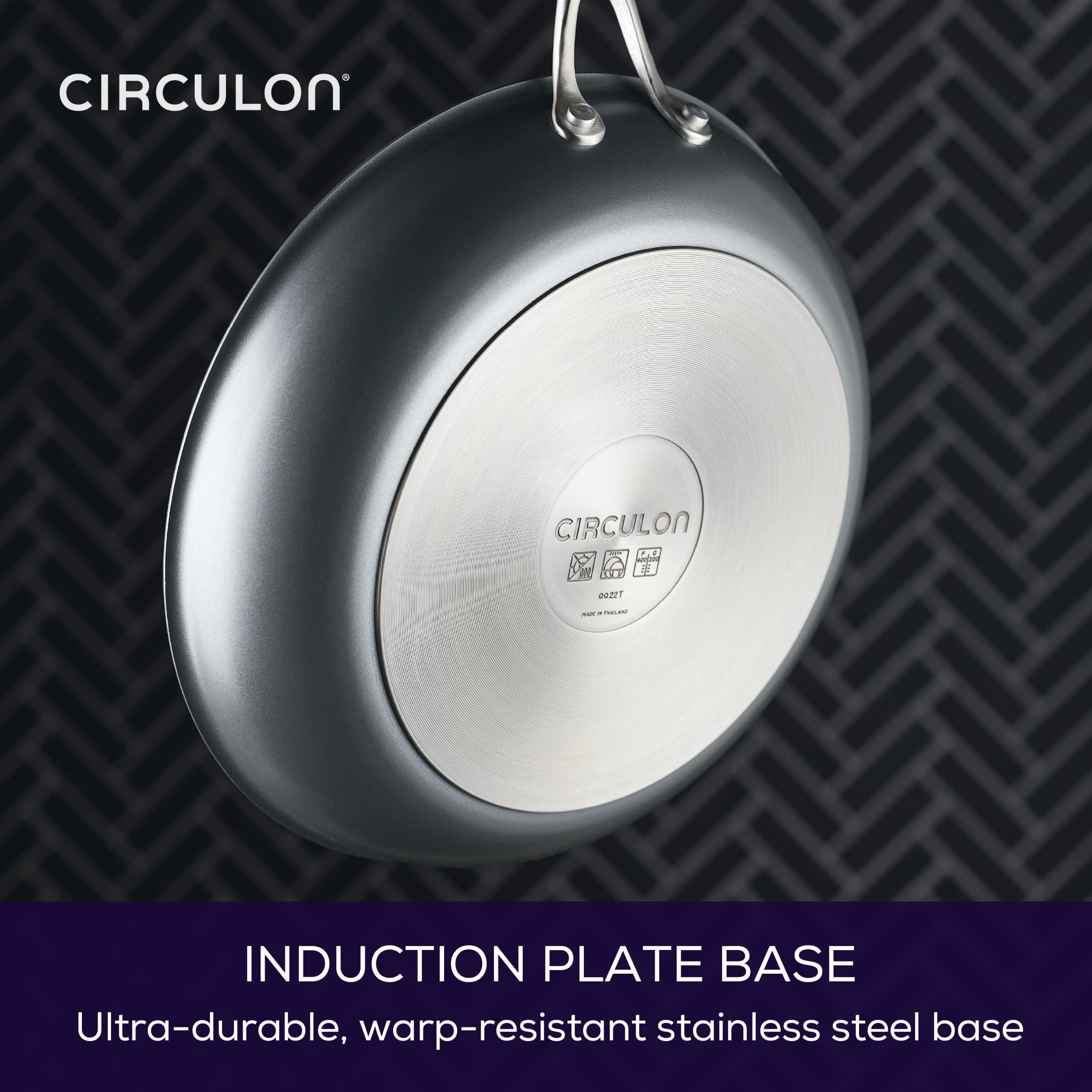 Circulon A1 poêle en usage sur plaque montrant diffusion rapide chaleur