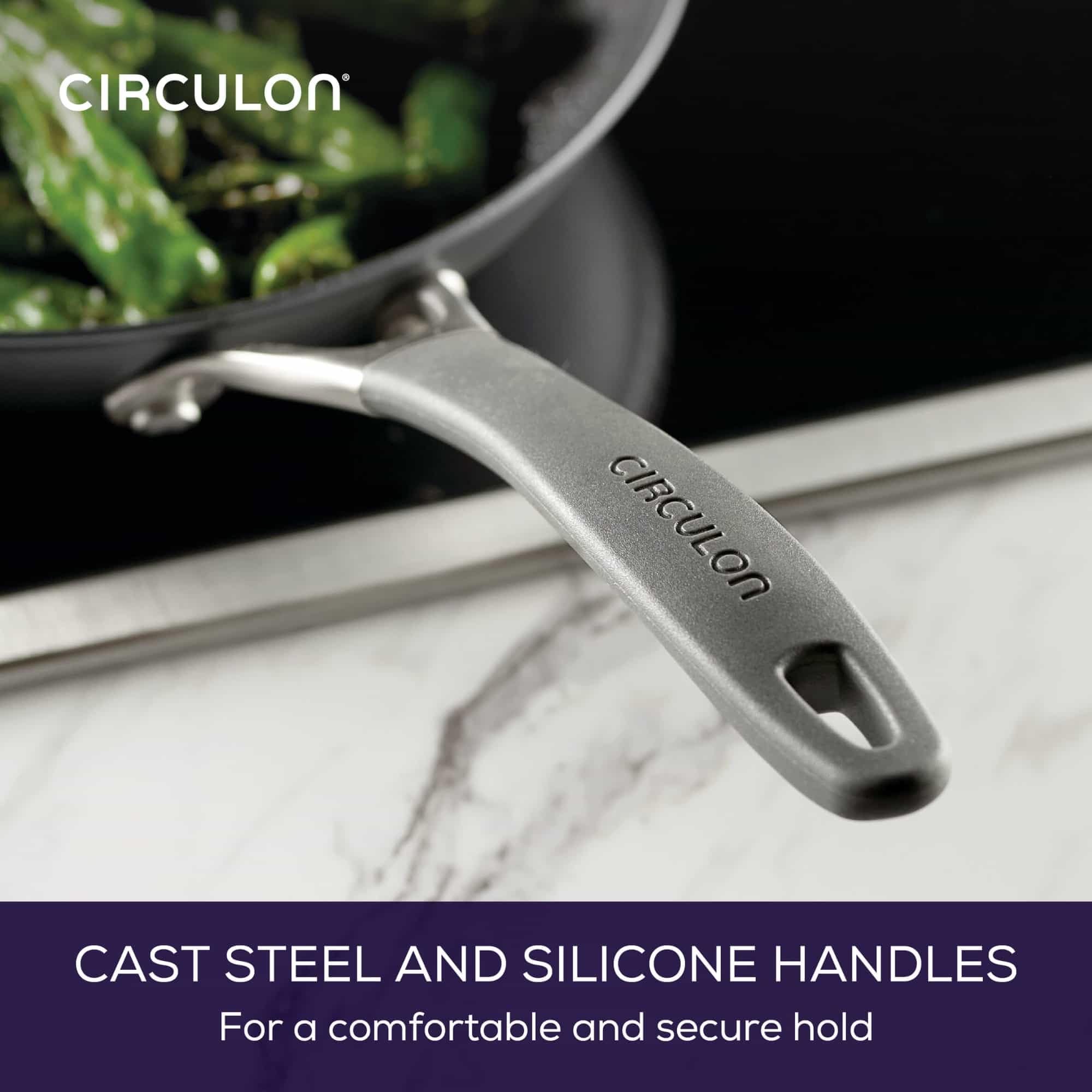 Circulon poêle en cuisine cuisson montrant performance et polyvalence