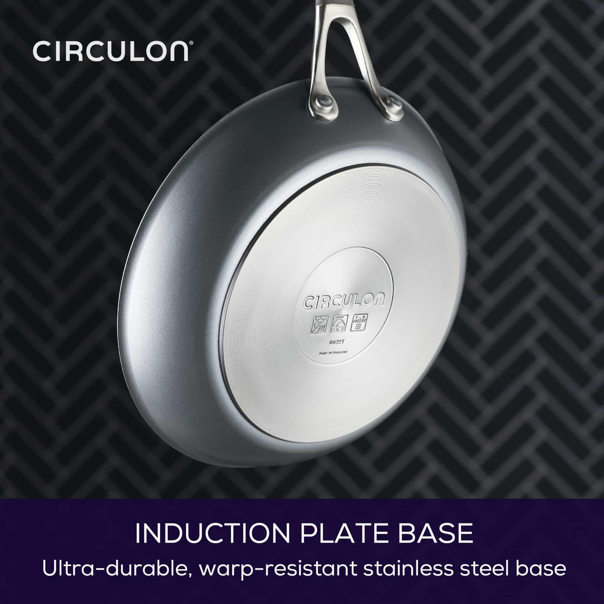 Circulon poêle avec œufs sautés illustrant antiadhérence et facilité cuisson