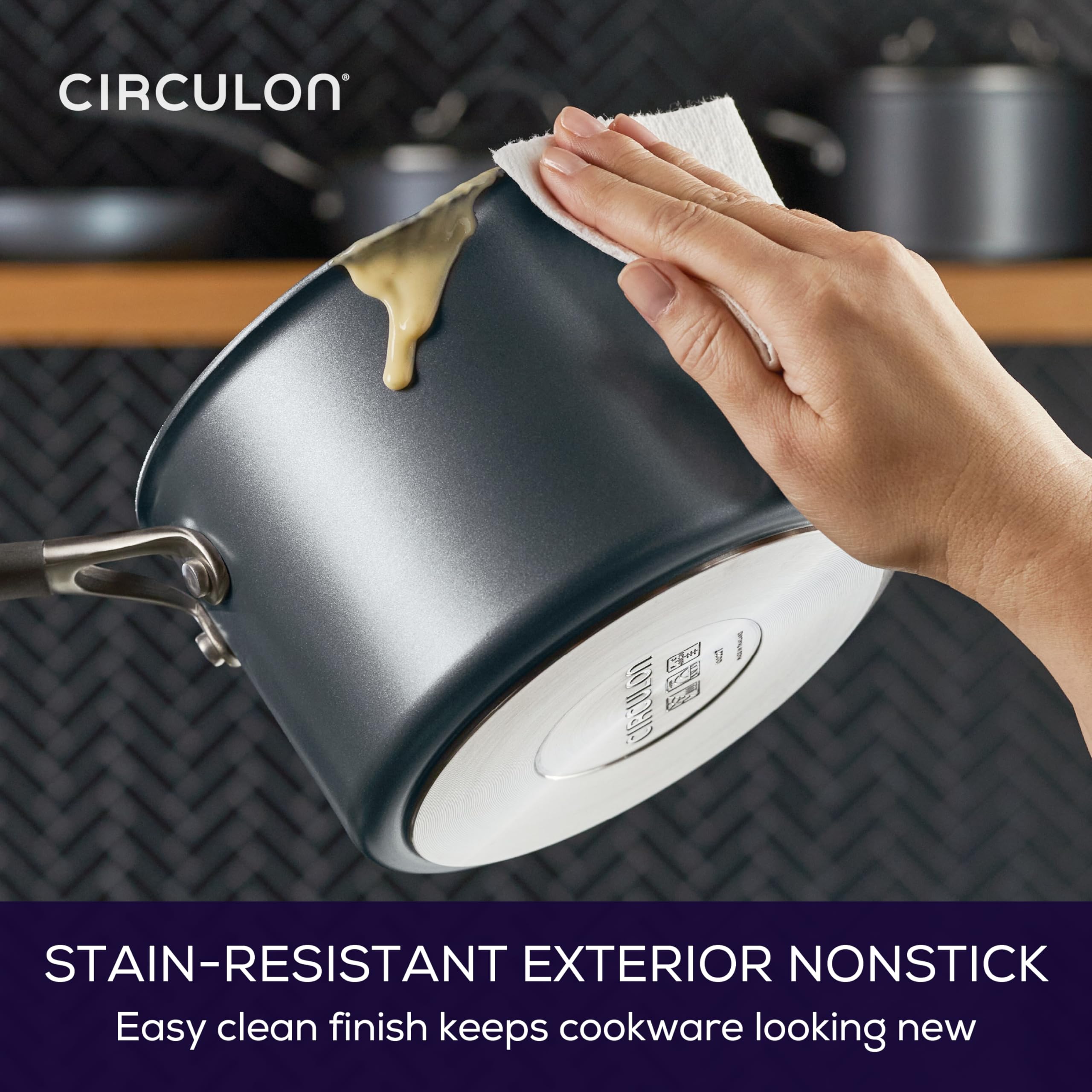 Circulon casserole avec bec verseur et couvercle-passoire pratique