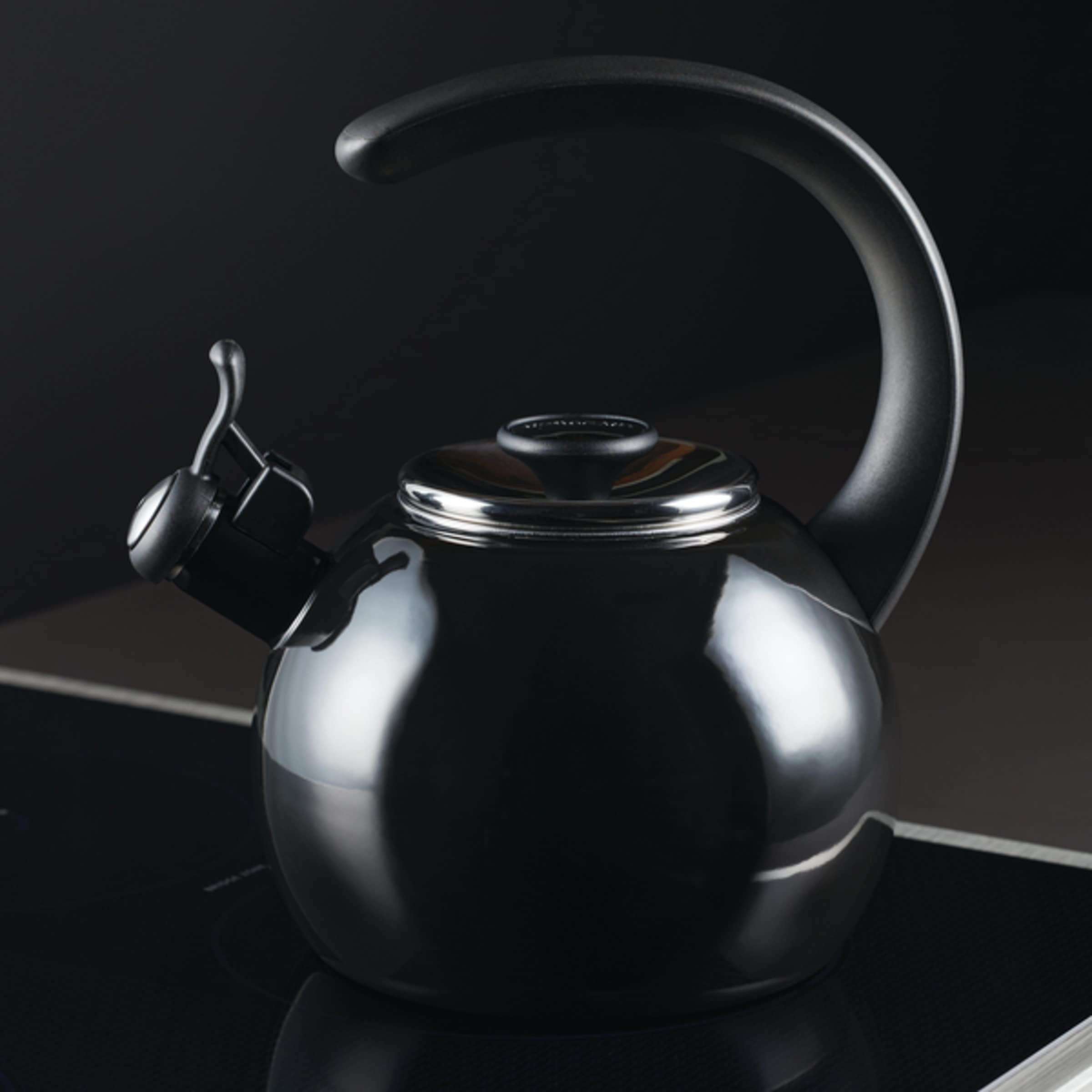 Circulon mise à l'échelle avec tasses illustrant capacité pratique