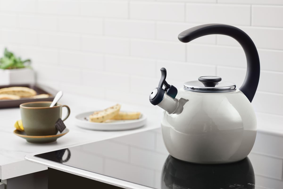 Circulon en cuisine mise en situation montrant l'utilisation quotidienne pratique