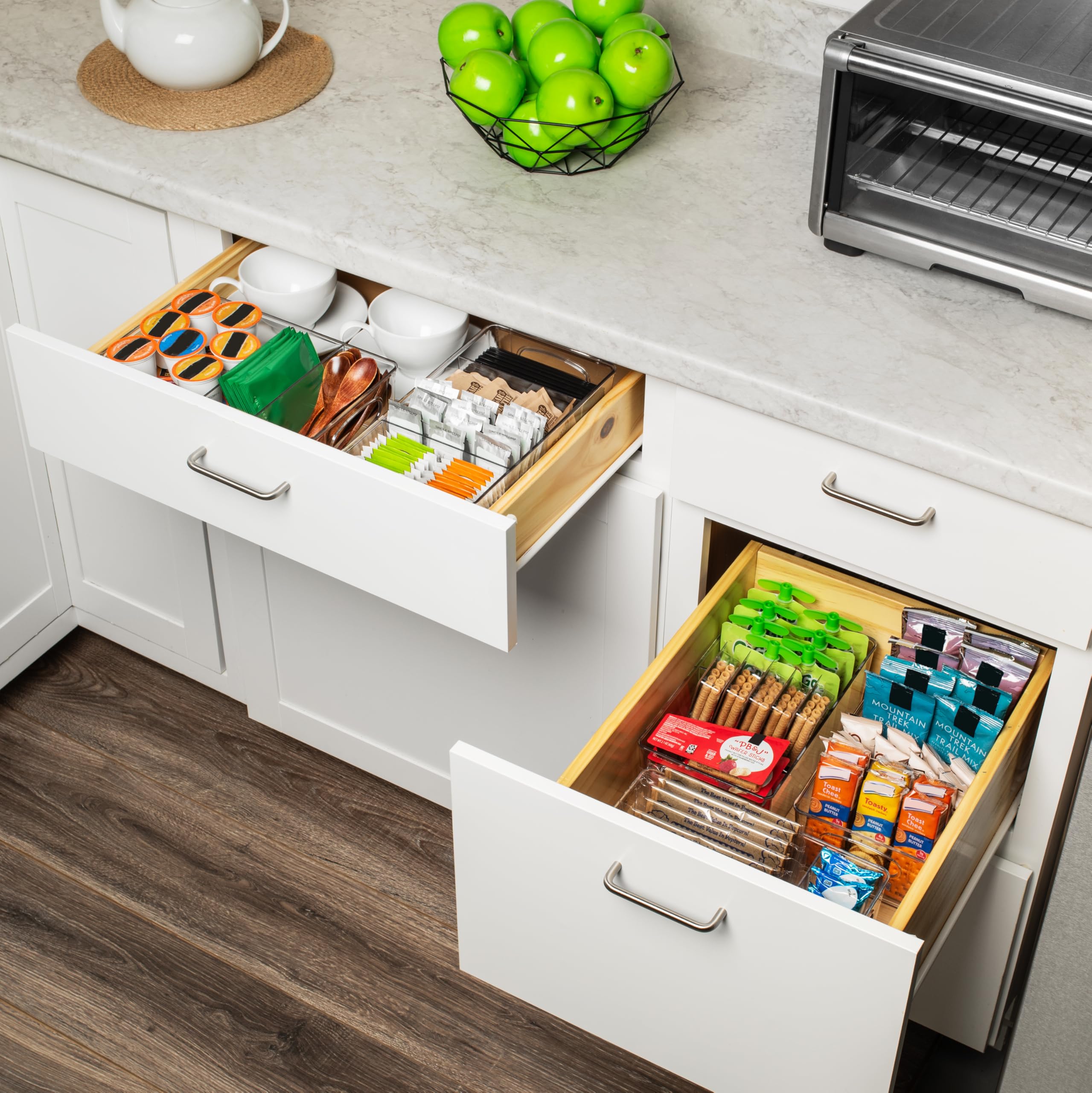 ClearSpace comparaison taille avec main illustrant dimensions compactes