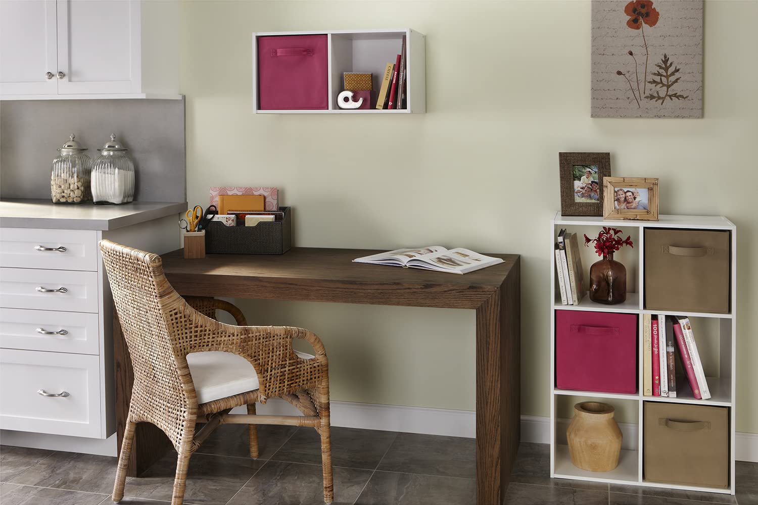 ClosetMaid bureau organisé avec documents et fournitures accessibles
