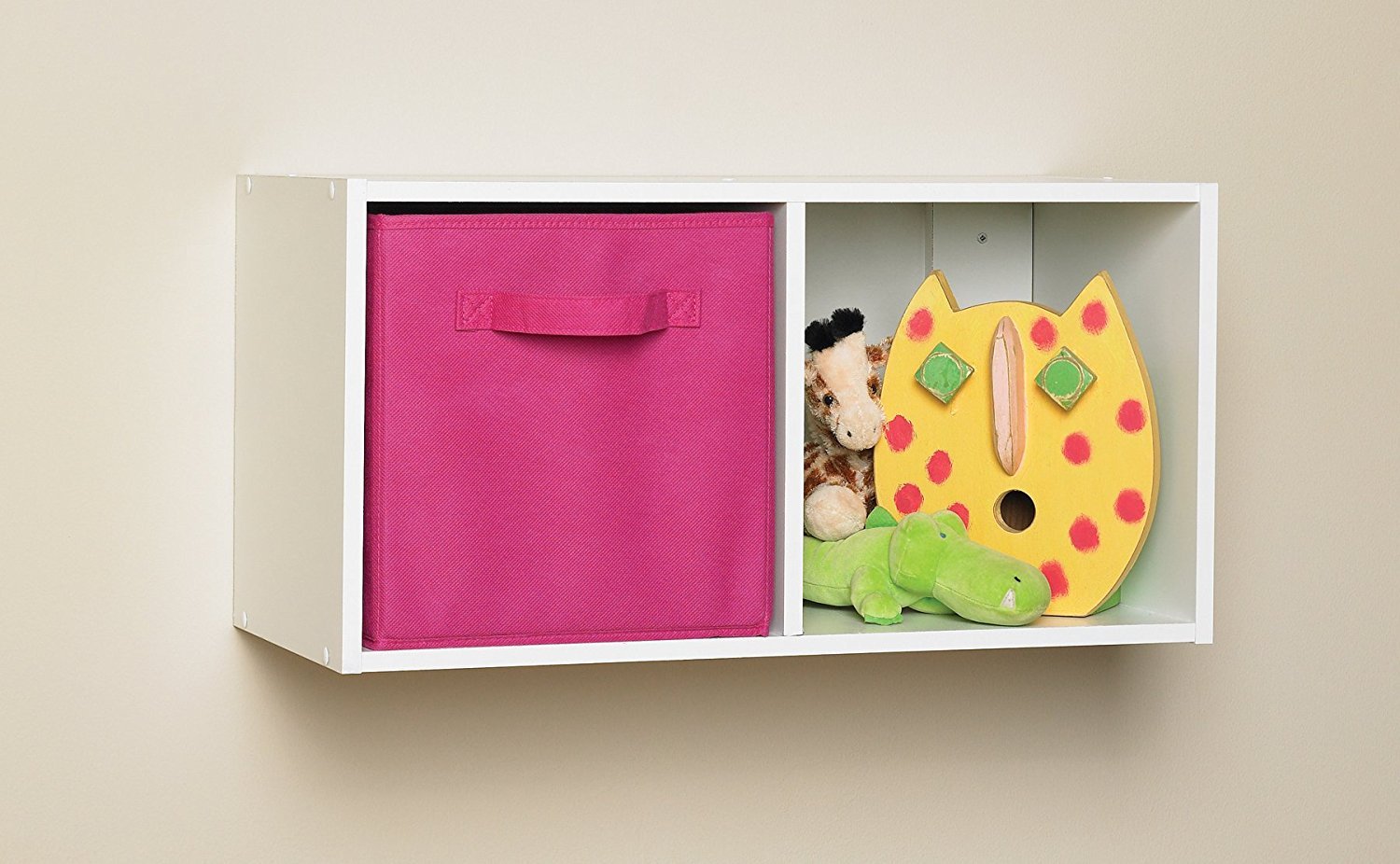 ClosetMaid unité empilée créant grand rangement dans salon