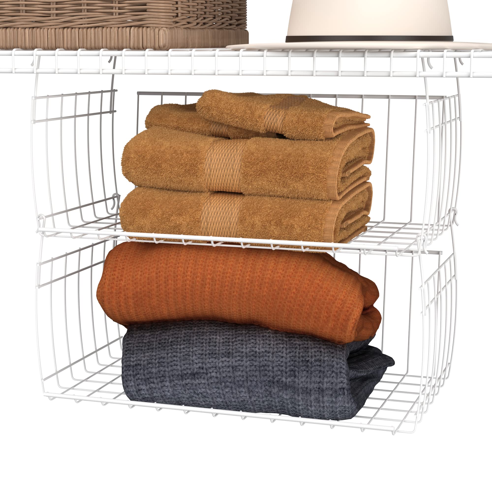 ClosetMaid panier accroché sur étagère filaire illustrant installation sans outils