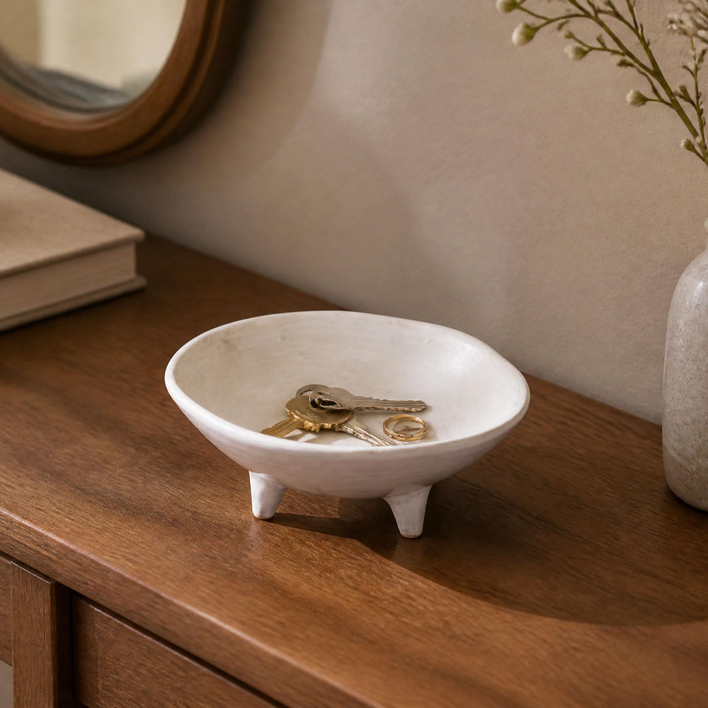 CM CHIC MONDAY bol présenté avec autres objets pour composition décorative harmonieuse