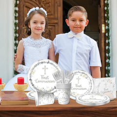 CMUSKO gros plan assiette dessert montrant croix et fleurs, décor coordonné