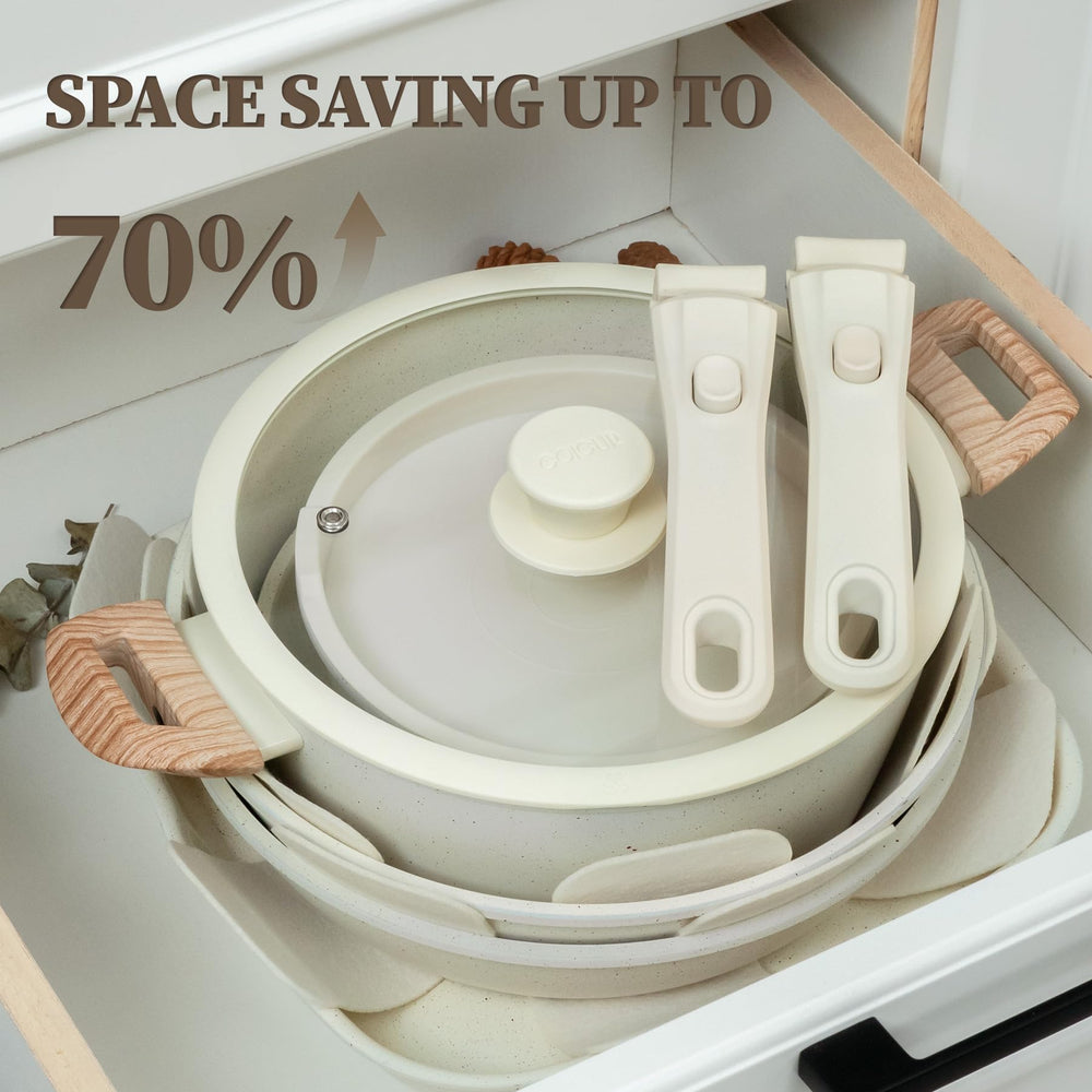 Coicur scène de cuisine lifestyle avec service à table illustrant praticité et design crème