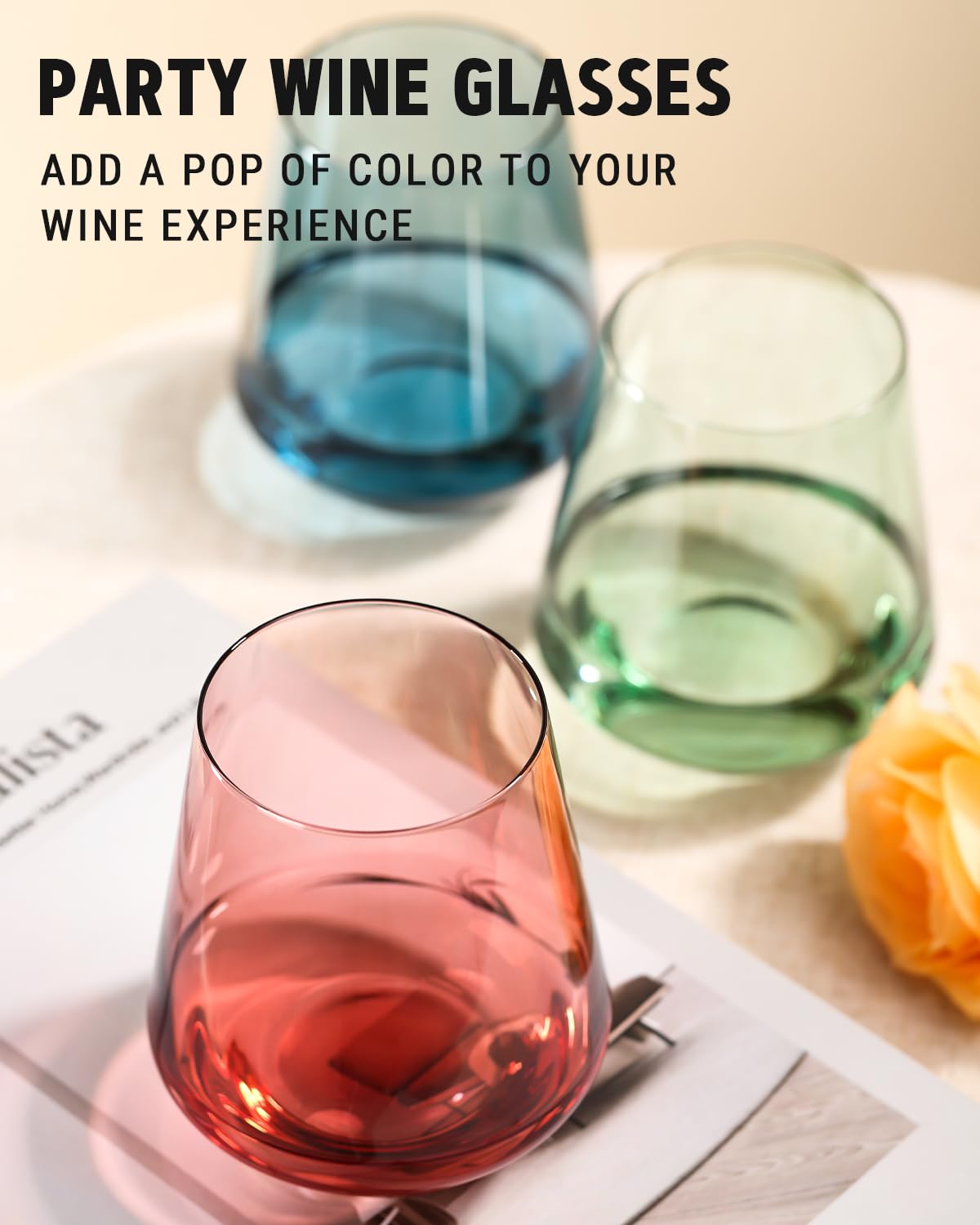 comfit verre bleu en usage sur terrasse apportant couleur et convivialité