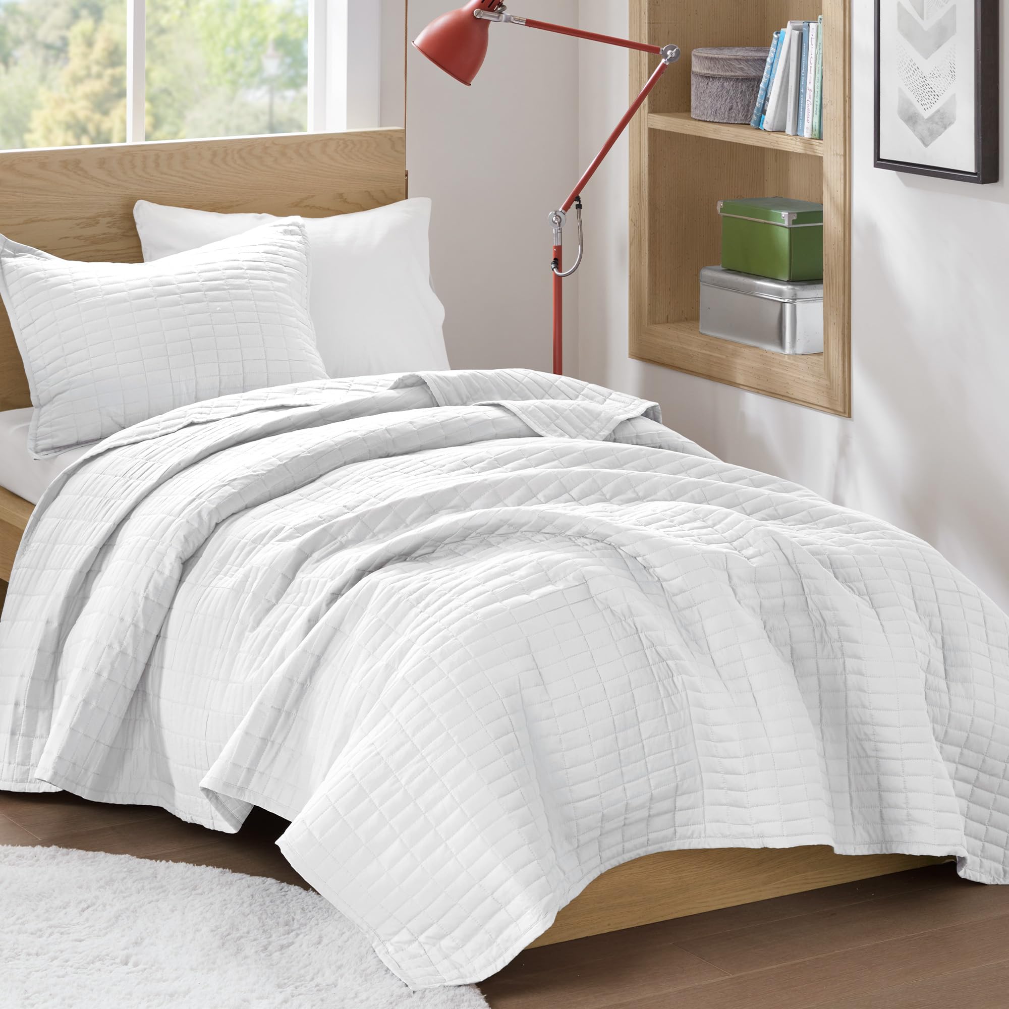 Comfort Spaces couette Kienna face avant montrant style épuré et confort