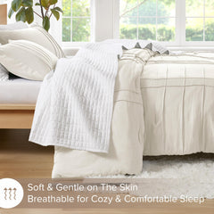 Comfort Spaces gros plan pintuck plissé révélant finition élégante et toucher doux