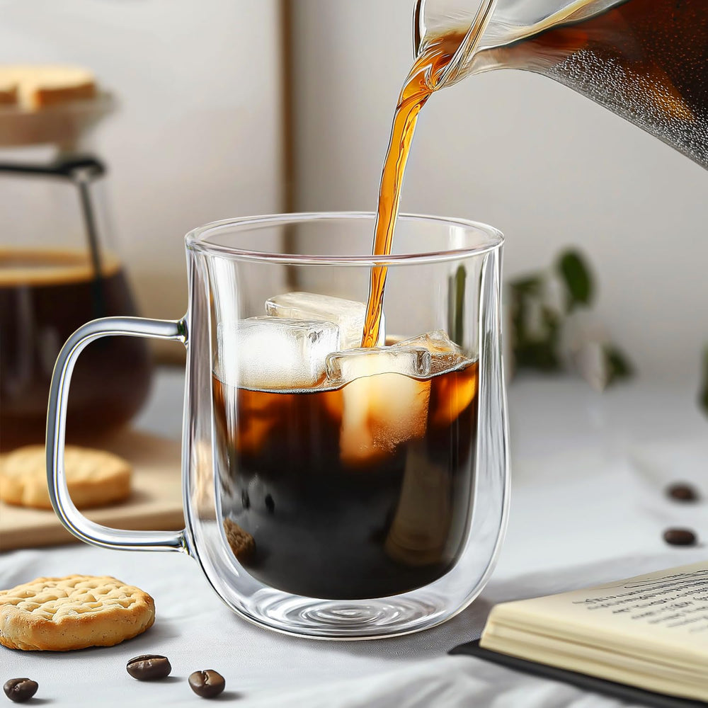 COMOME tasse à côté d'un objet pour comparaison d'échelle et capacité