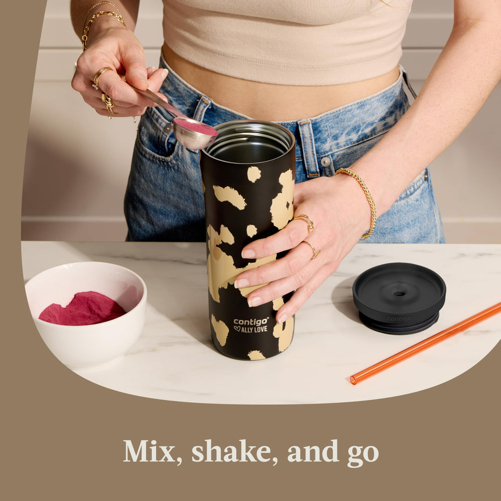 Contigo Streeterville tenu en main montrant taille 24 oz pratique en déplacement
