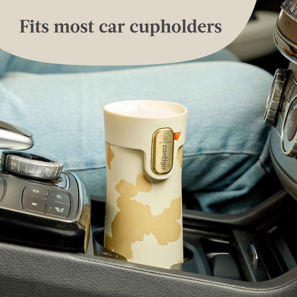 Contigo scène de vie avec café à emporter illustrant confort urbain