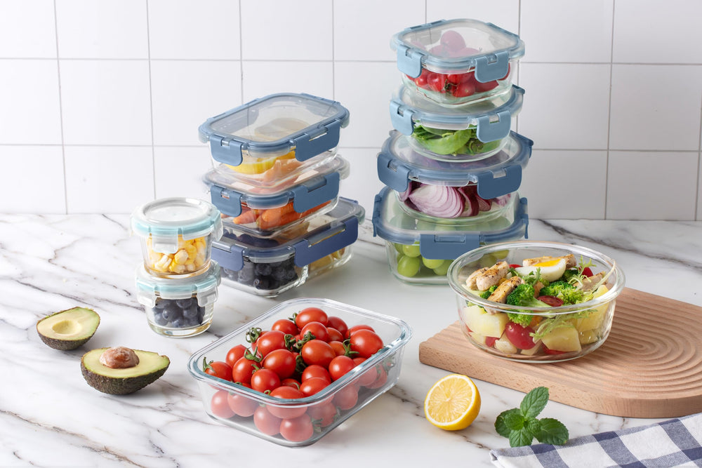 COOK WITH COLOR gros plan sur couvercles à clips, fermeture hermétique sûre pour transport