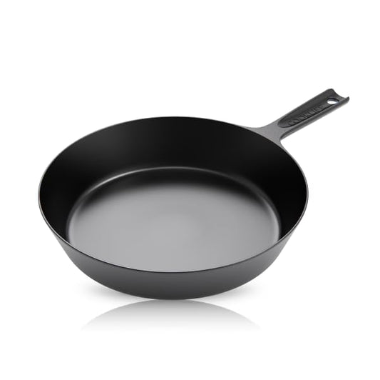 COOKLIFE poêle fonte face avant montrant design robuste et maniabilité