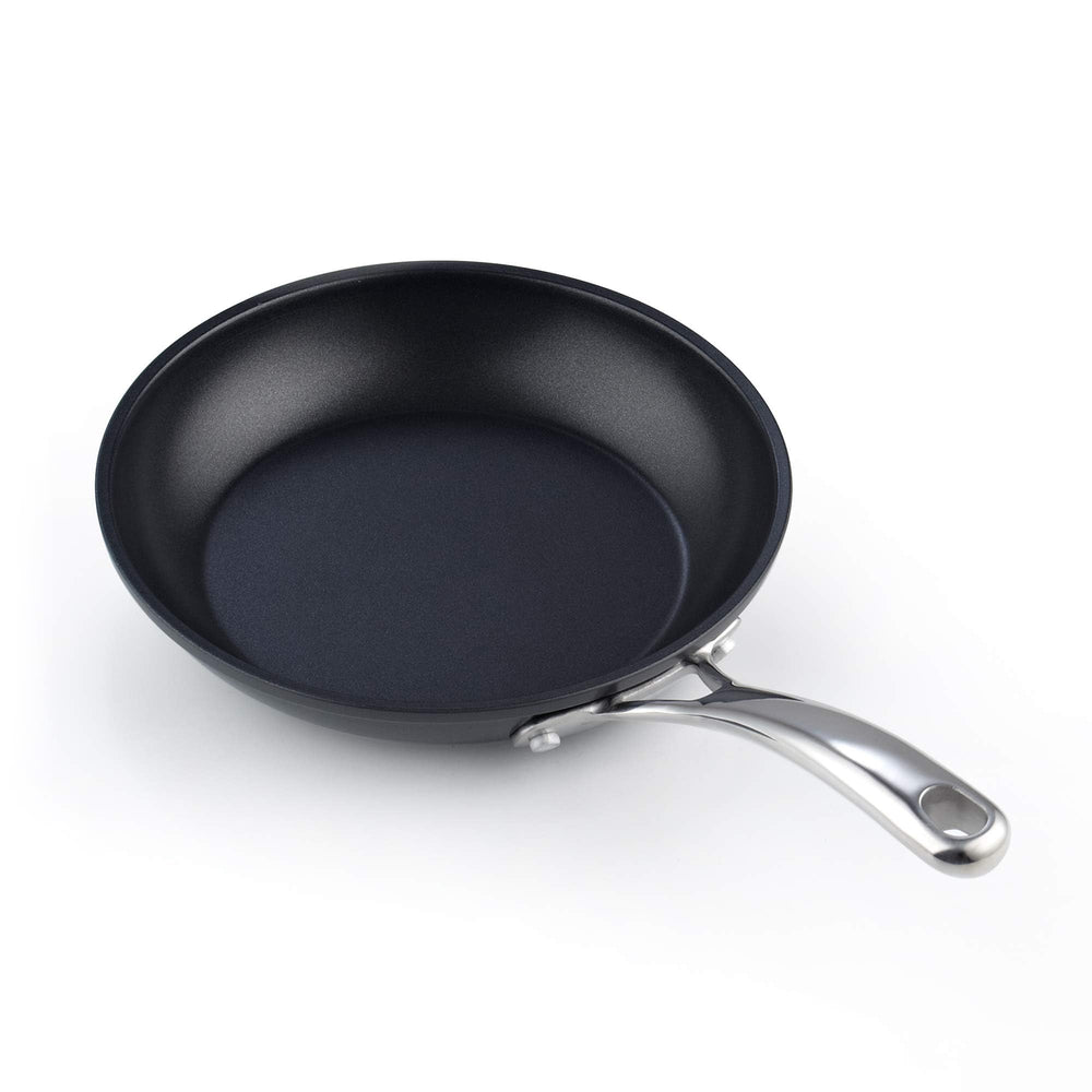 Cooks Standard poêle 20 cm face avant montrant la grande surface de cuisson