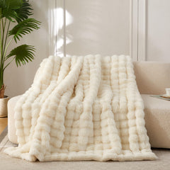 COOVA plaid ivoire posé montrant douceur et style cocooning