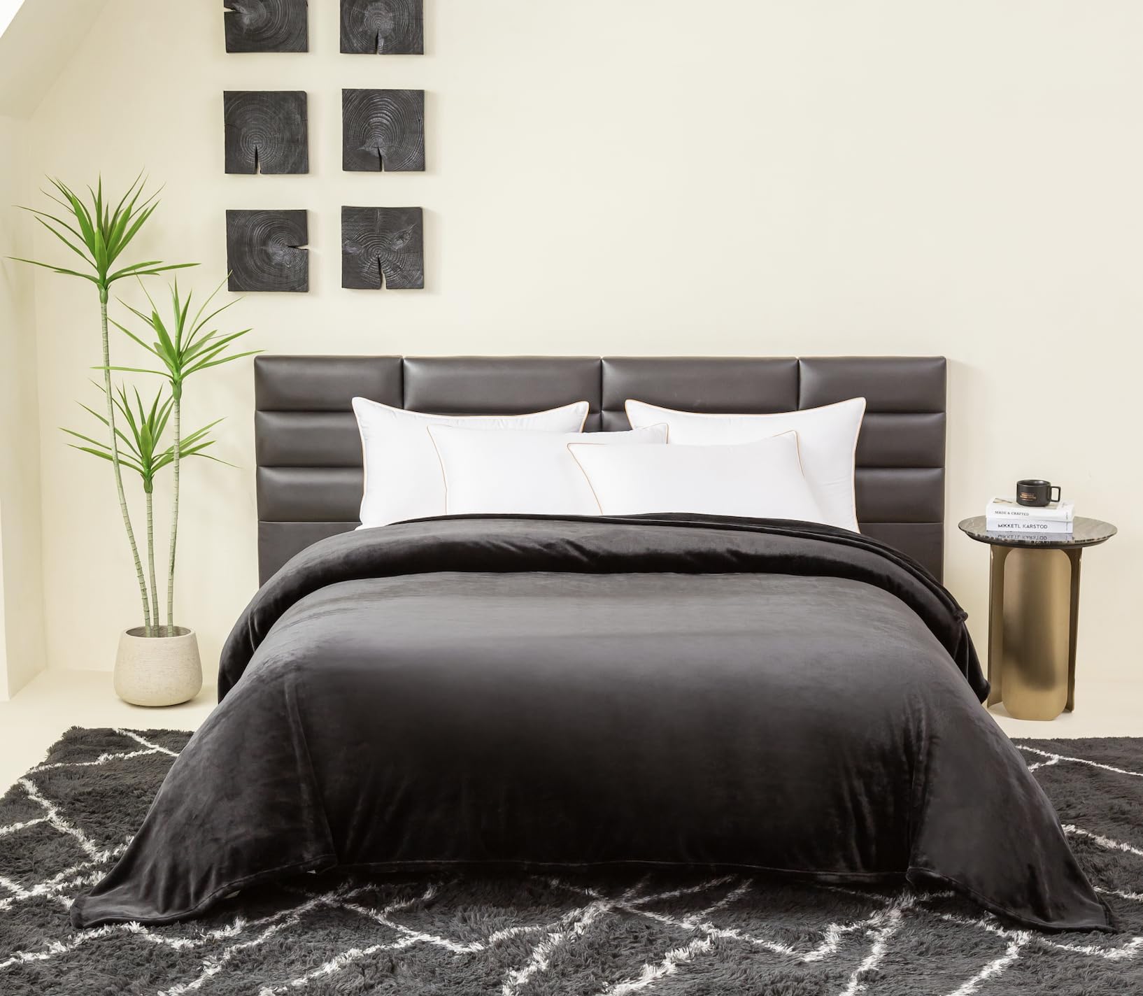 COOVA plaid posé sur canapé offrant chaleur et style salon
