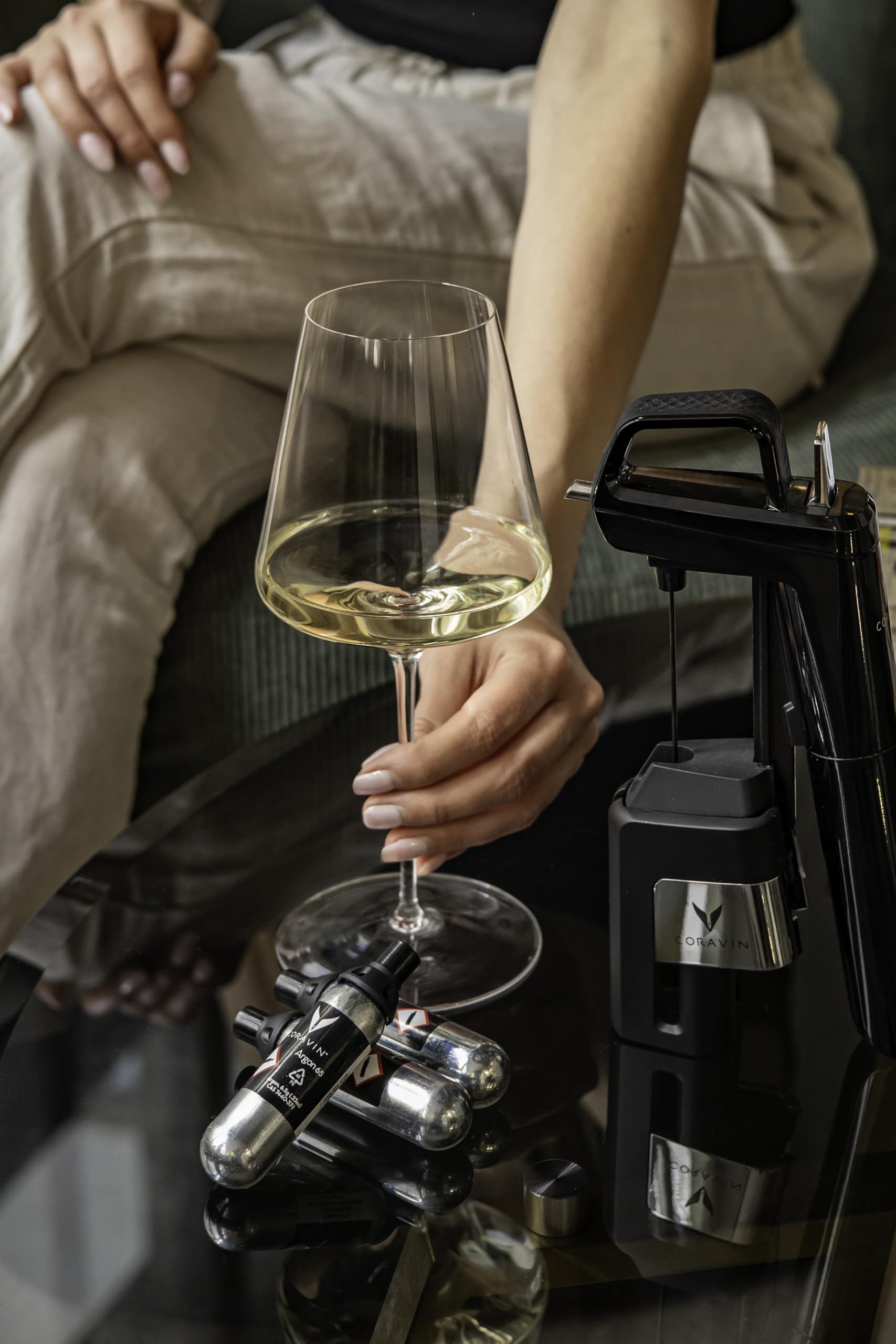 CORAVIN capsule en cours d'installation sur appareil montrant compatibilité et usage simple