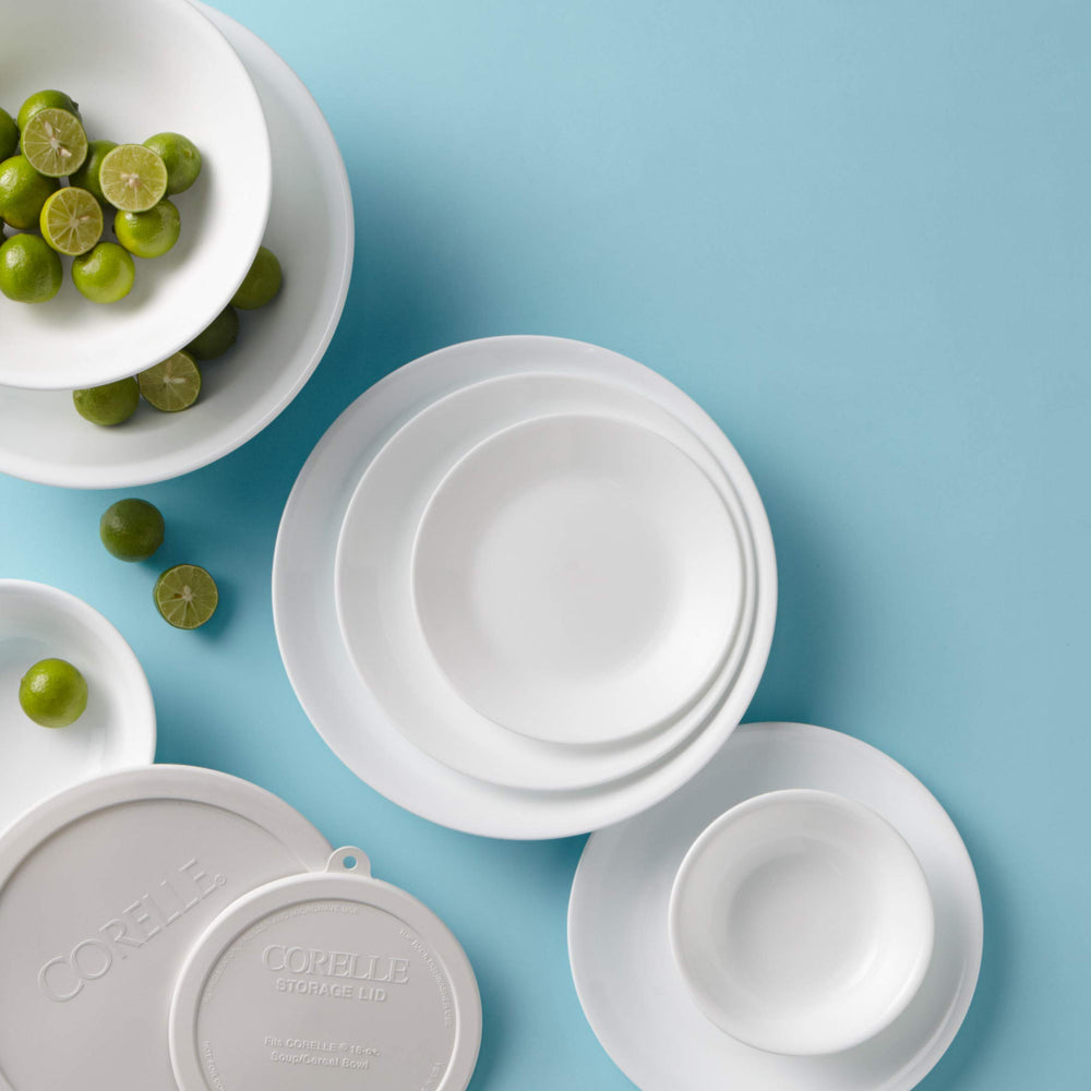 Corelle grands plats de service présentés avec aliments pour buffet