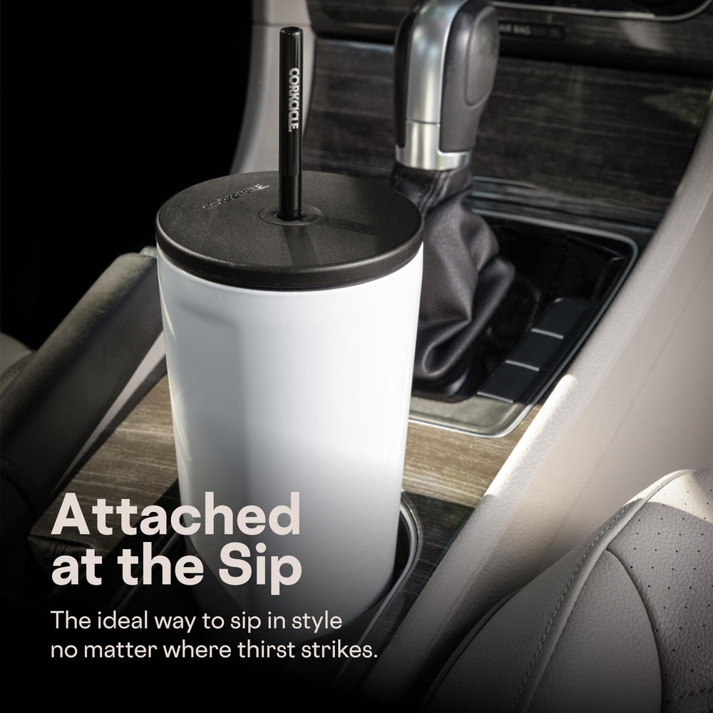 Corkcicle Cold Cup utilisé en voiture pour garder boissons stables pendant le trajet