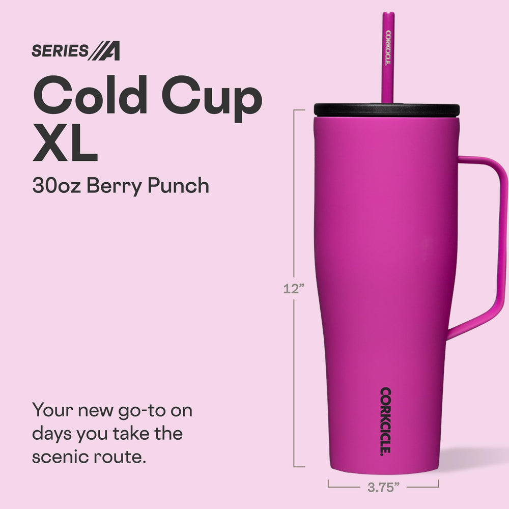 Corkcicle Cold Cup XL gros plan sur la poignée ergonomique pour transport facile