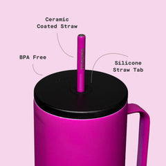Corkcicle Cold Cup XL positionné dans un porte-gobelet de voiture pour compatibilité