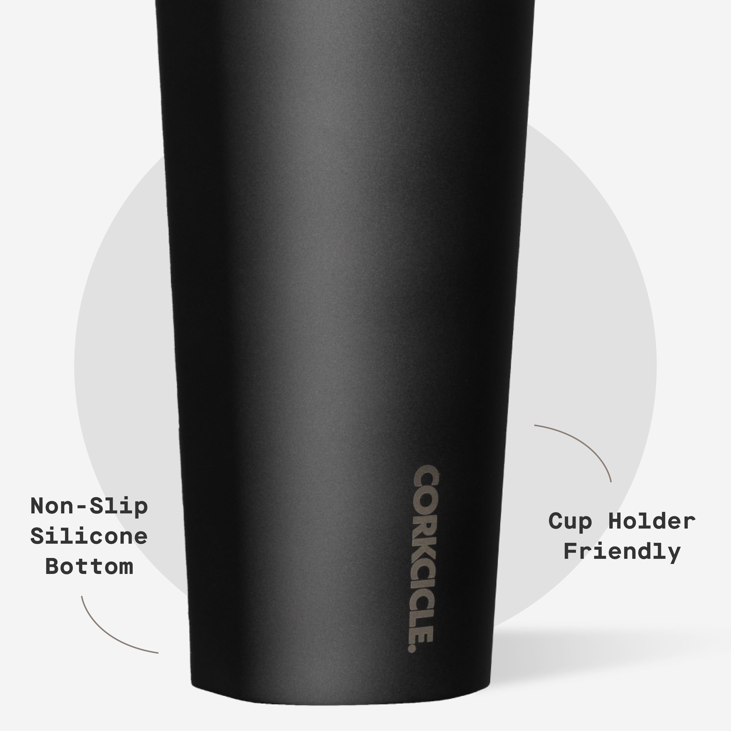 Corkcicle en main montrant la capacité 24 oz, prise ergonomique confortable
