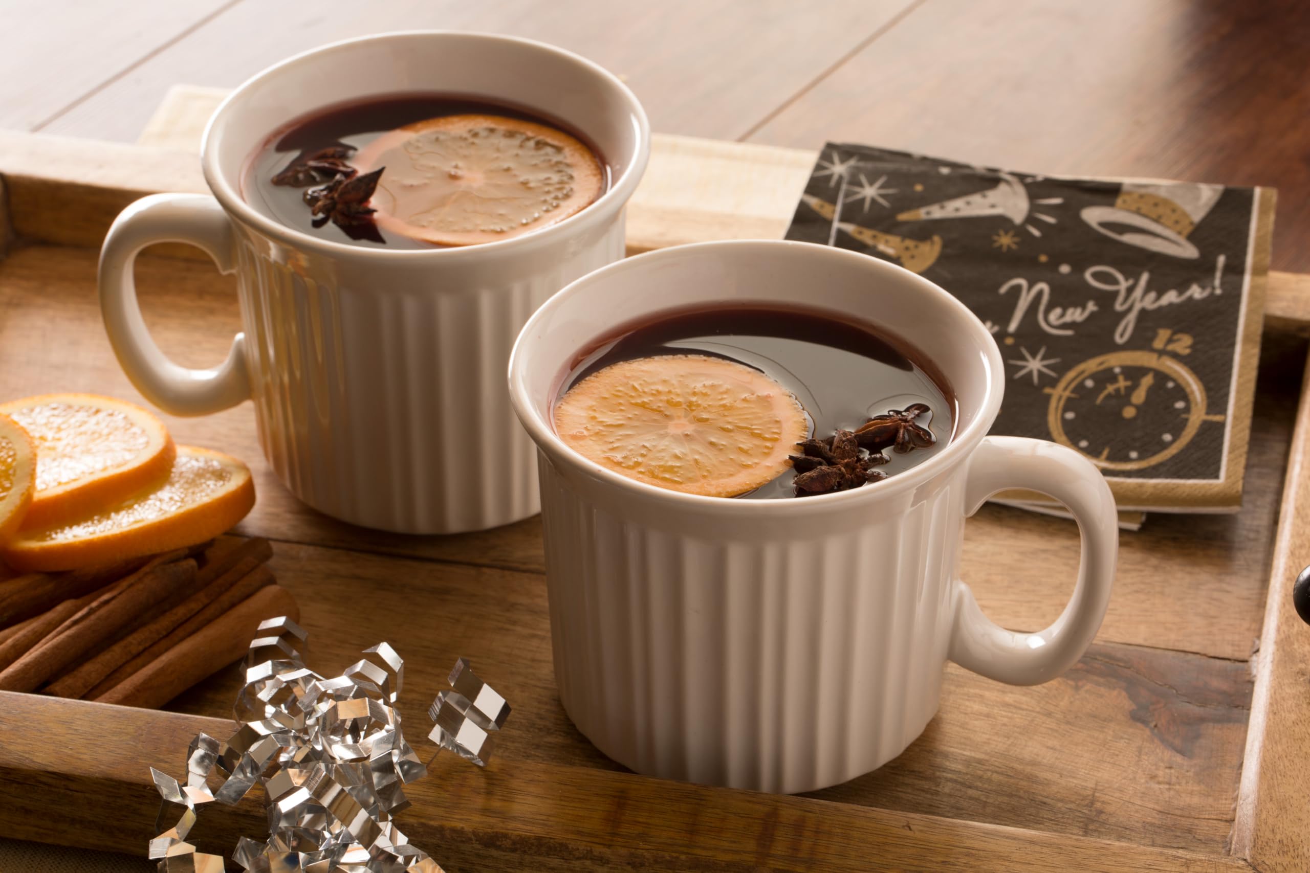 CorningWare mug en usage avec soupe chaude illustrant pratique pour emporter et réchauffer
