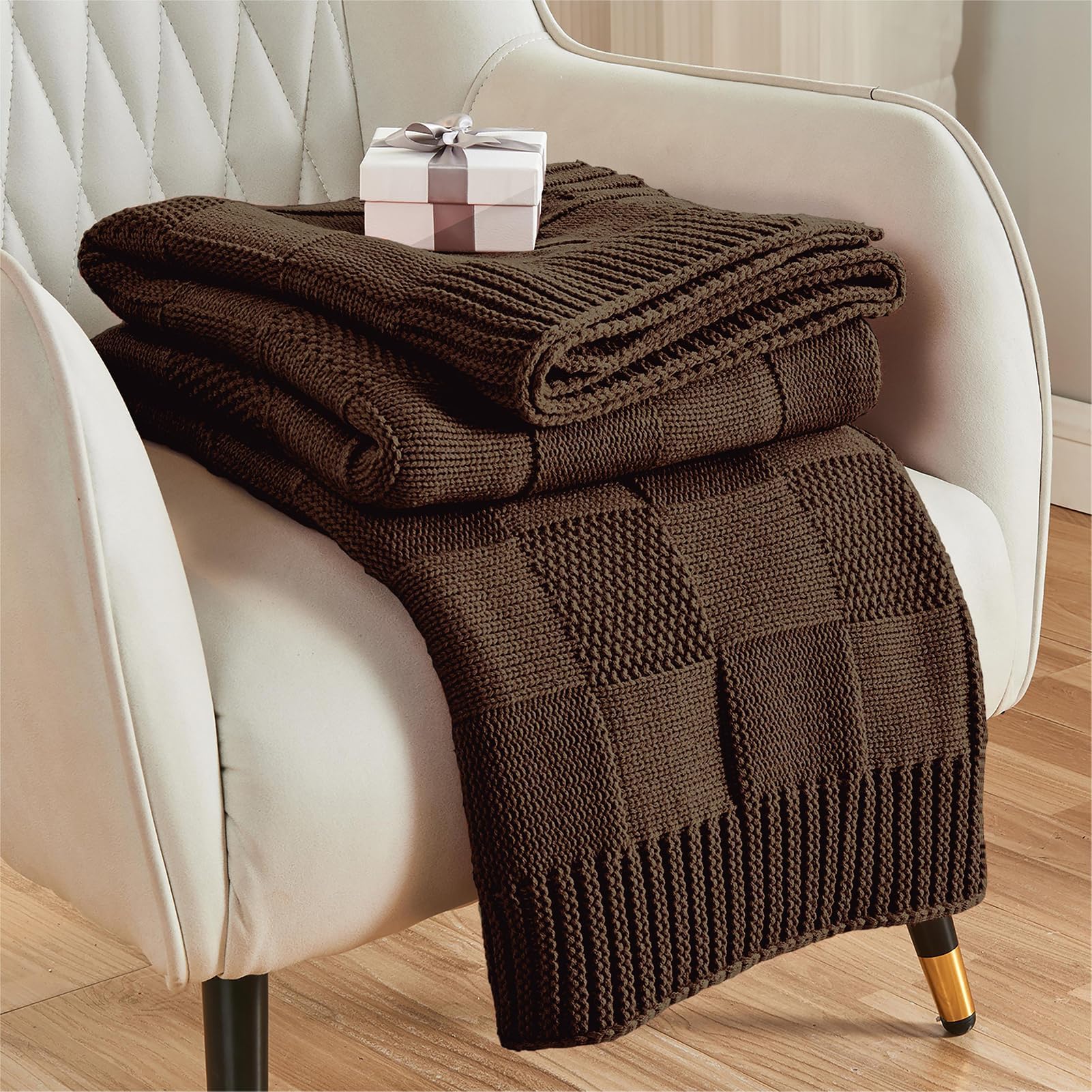 CozeCube plaid face avant posé sur canapé, apporte chaleur décorative