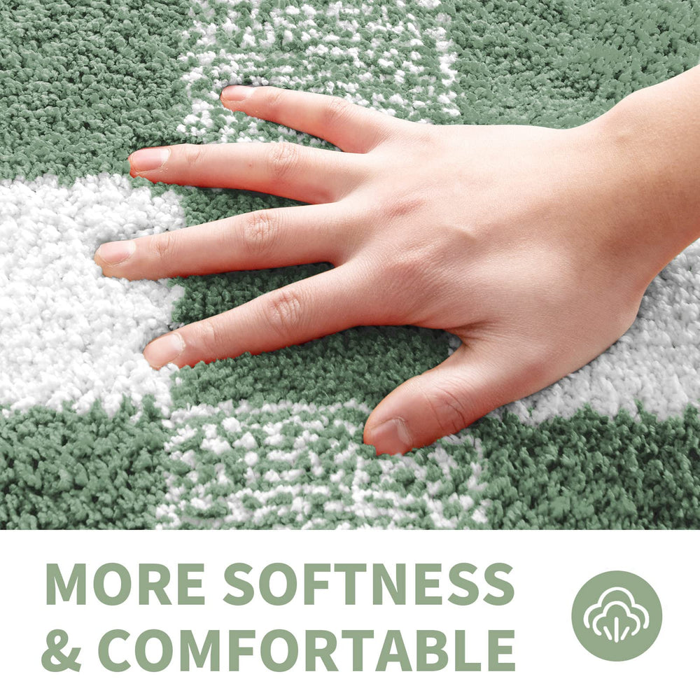 CozeCube tapis posé près d'une baignoire pour confort après douche