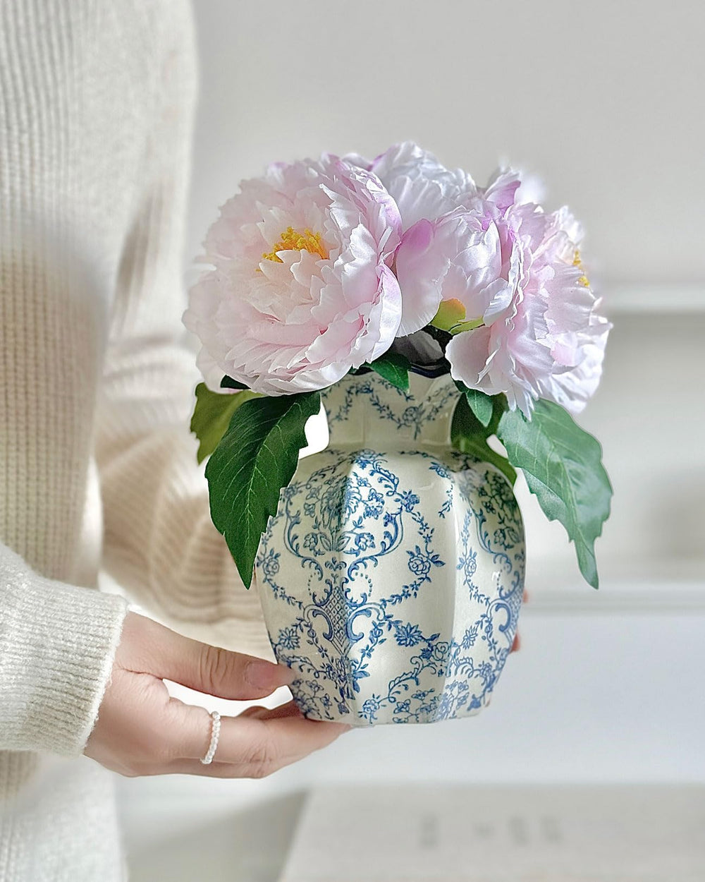 COZLIV vase bleu avec petit bouquet montrant usage floral pratique
