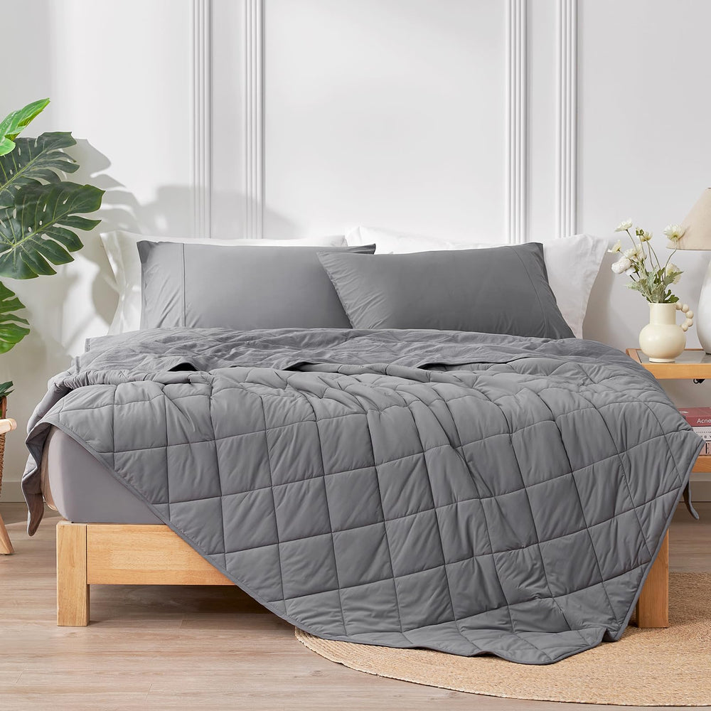 Cozy Bliss couverture étalée sur lit queen pour look chambre