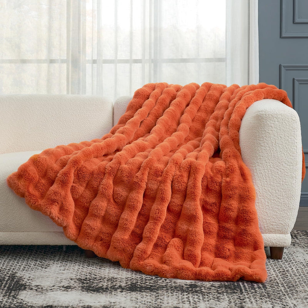 Cozy Bliss posé à côté d'une règle pour comparaison de taille pratique