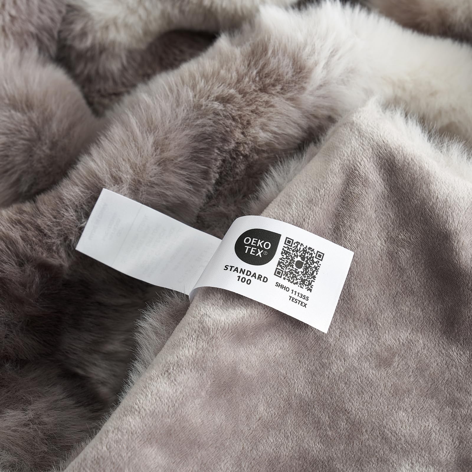 Cozy Bliss plaid compacté dans l'emballage montrant rétablissement après lavage
