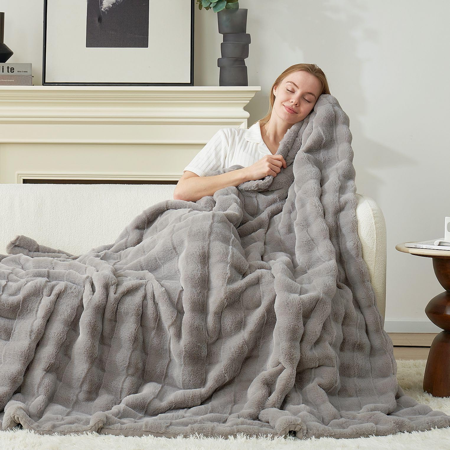 Cozy Bliss plaid face avant gris montrant design élégant et confort convivial