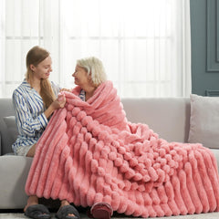 Cozy Bliss plaid étalé sur lit, montre taille idéale pour une personne