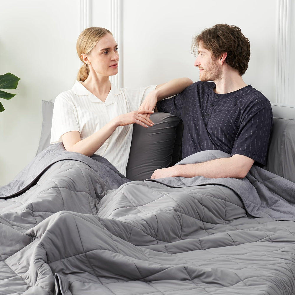 Cozy Bliss plaid utilisé sur canapé pour confort quotidien