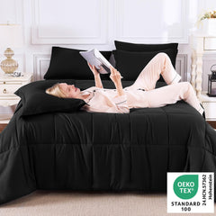 CozyLux couette déployée sur lit illustrant tombé élégant